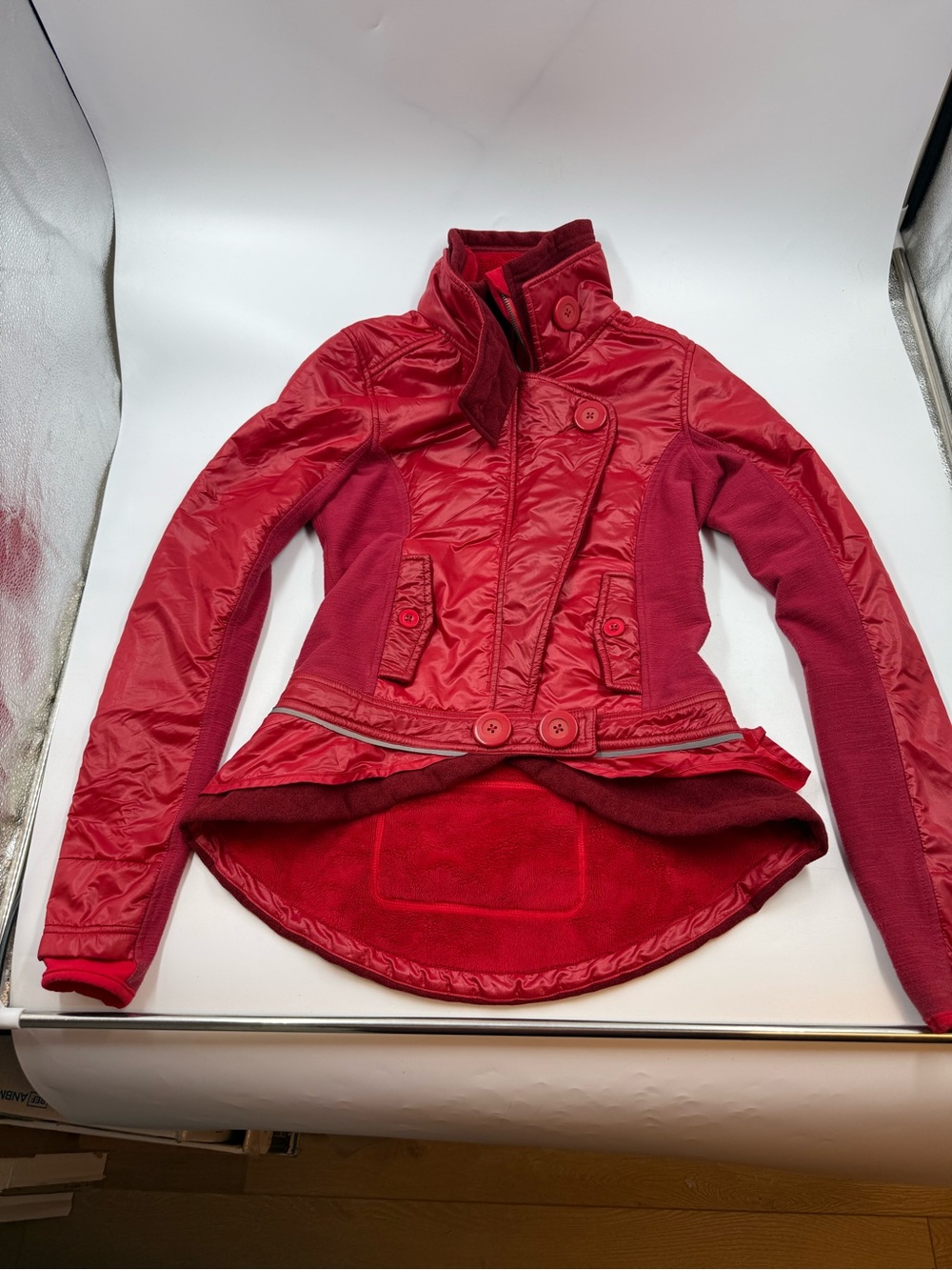 Lululemon pedal power jacket woman red size 4